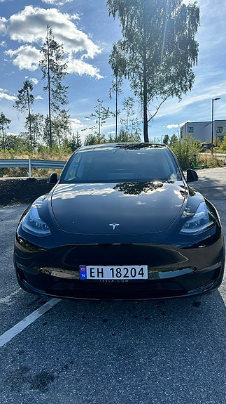 Tesla Model Y 2 of 11
