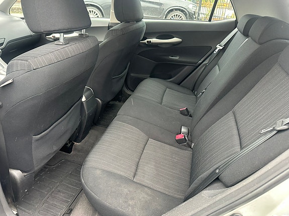 Toyota Auris 11 of 15