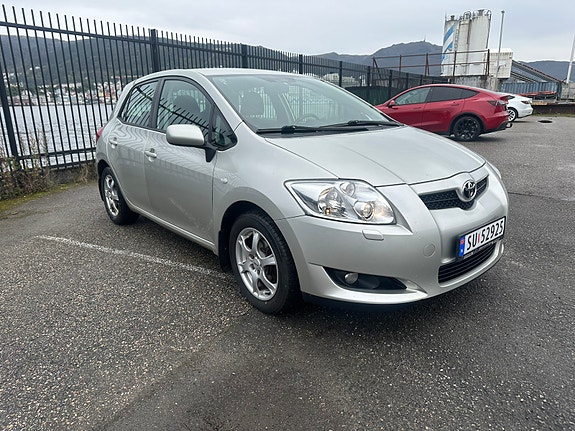 Toyota Auris 3 of 15