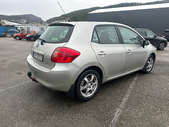 Toyota Auris 5 of 15