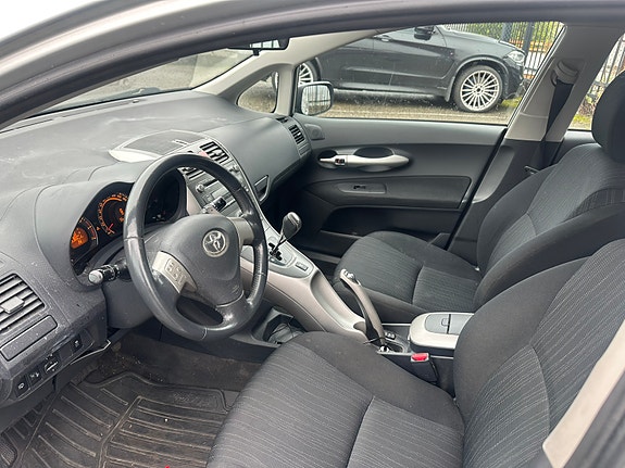 Toyota Auris 13 of 15