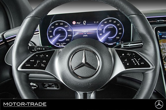 Mercedes-Benz EQE350 SUV 25 of 29