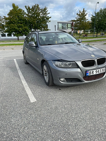 BMW 318d 2 of 4