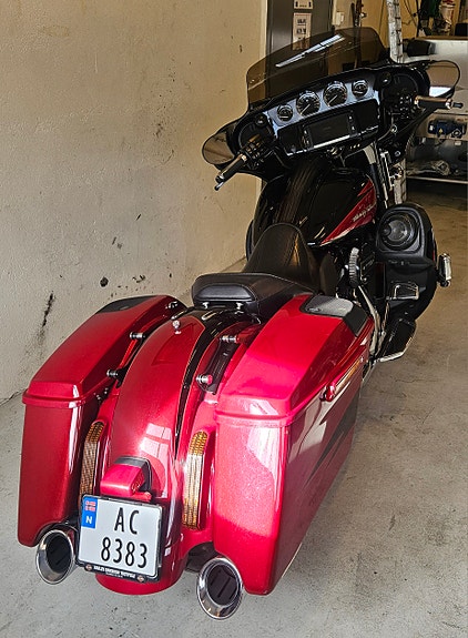 Harley-Davidson FLHXSE CVO Street Glide 2 of 14