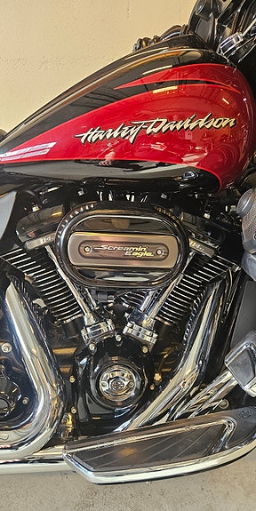Harley-Davidson FLHXSE CVO Street Glide 10 of 14