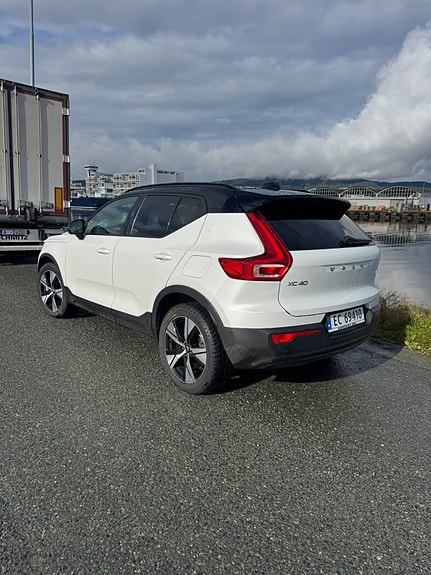 Volvo XC40 4 of 4