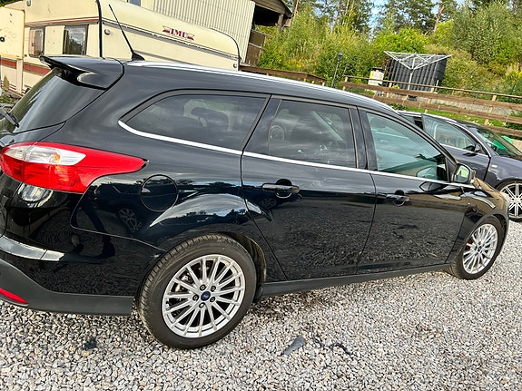 Ford Focus 2 of 8