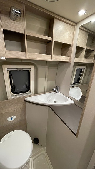 Bürstner Campeo 640 160HK // Hengerfeste // 9 tr Automat // DAB+ / Facelift 22 of 30