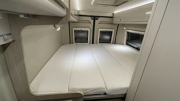 Bürstner Campeo 640 160HK // Hengerfeste // 9 tr Automat // DAB+ / Facelift 18 of 30