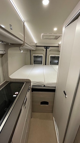 Bürstner Campeo 640 160HK // Hengerfeste // 9 tr Automat // DAB+ / Facelift 17 of 30