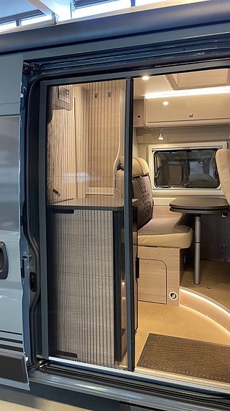 Bürstner Campeo 640 160HK // Hengerfeste // 9 tr Automat // DAB+ / Facelift 9 of 30