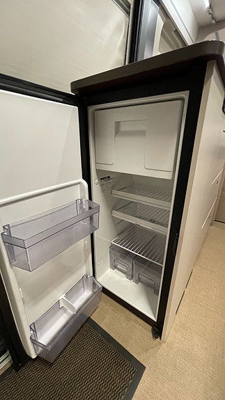 Bürstner Campeo 640 160HK // Hengerfeste // 9 tr Automat // DAB+ / Facelift 16 of 30