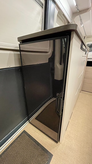 Bürstner Campeo 640 160HK // Hengerfeste // 9 tr Automat // DAB+ / Facelift 15 of 30