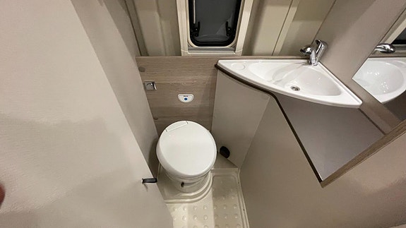Bürstner Campeo 640 160HK // Hengerfeste // 9 tr Automat // DAB+ / Facelift 20 of 30