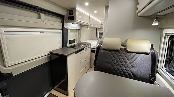 Bürstner Campeo 640 160HK // Hengerfeste // 9 tr Automat // DAB+ / Facelift 13 of 30