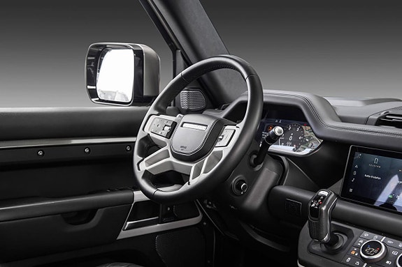 Land Rover Defender 110 10 of 26