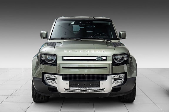 Land Rover Defender 110 5 of 26