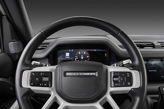Land Rover Defender 110 22 of 26