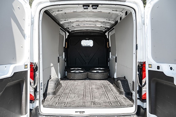 Ford Transit 21 of 28