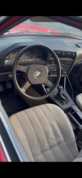 BMW 318i 8 of 10