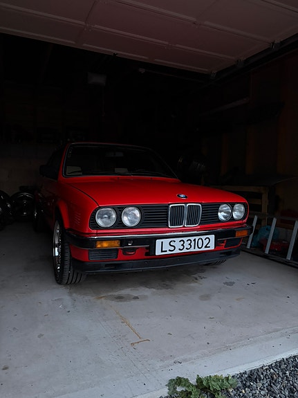 BMW 318i 6 of 7
