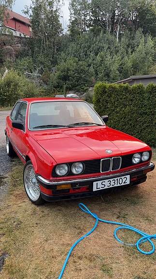 BMW 318i 2 of 7