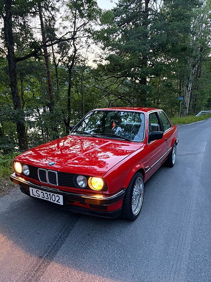 BMW 318i 5 of 7