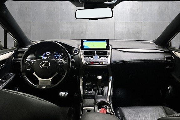 Lexus NX300h 9 of 28
