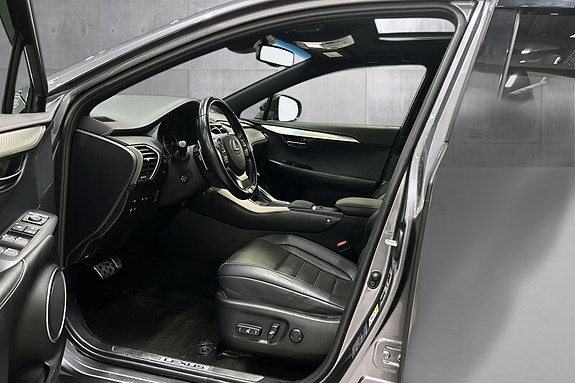 Lexus NX300h 10 of 28