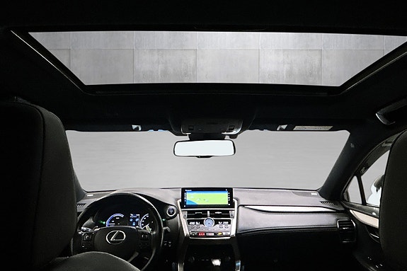 Lexus NX300h 28 of 28
