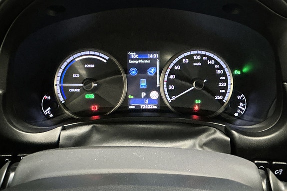 Lexus NX300h 12 of 28