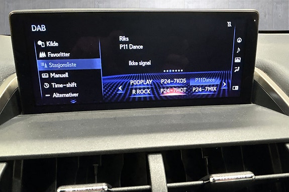 Lexus NX300h 25 of 28