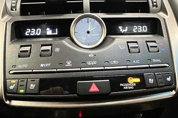 Lexus NX300h 27 of 28