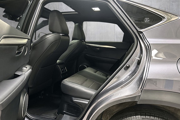 Lexus NX300h 15 of 28