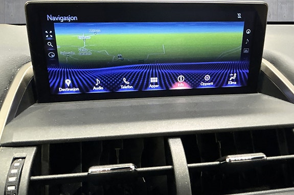 Lexus NX300h 26 of 28