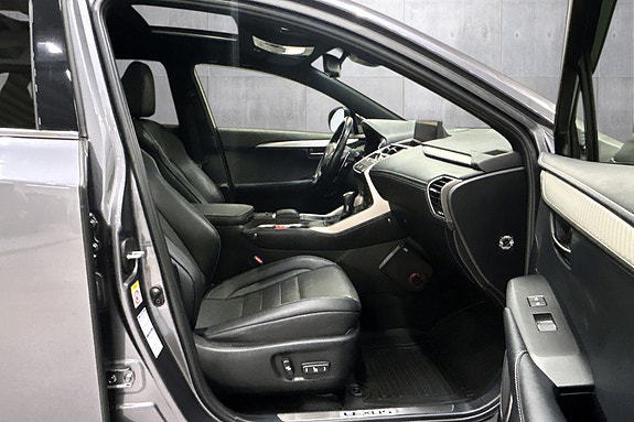 Lexus NX300h 14 of 28