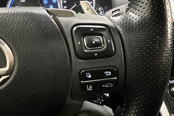 Lexus NX300h 22 of 28