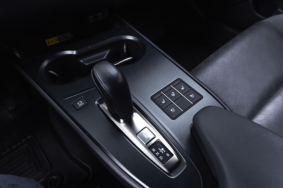 Lexus UX300e 18 of 26
