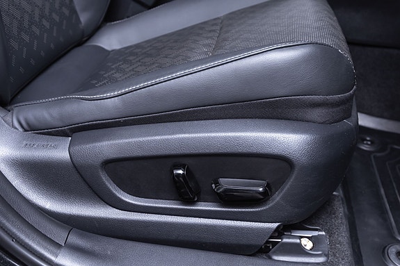 Lexus UX300e 25 of 26