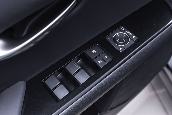 Lexus UX300e 19 of 26