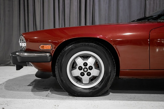 Jaguar XJS 12 of 30