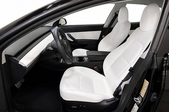 Tesla Model 3 7 of 11