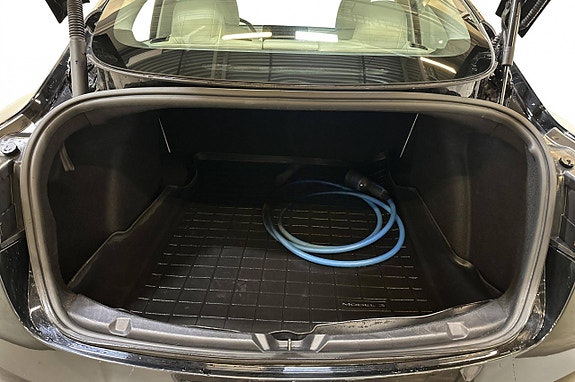 Tesla Model 3 11 of 11