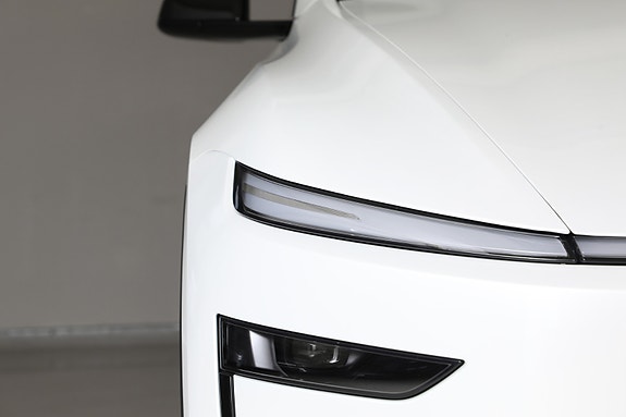 Tesla Model Y 14 of 30