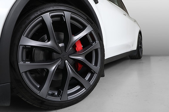 Tesla Model Y 13 of 30