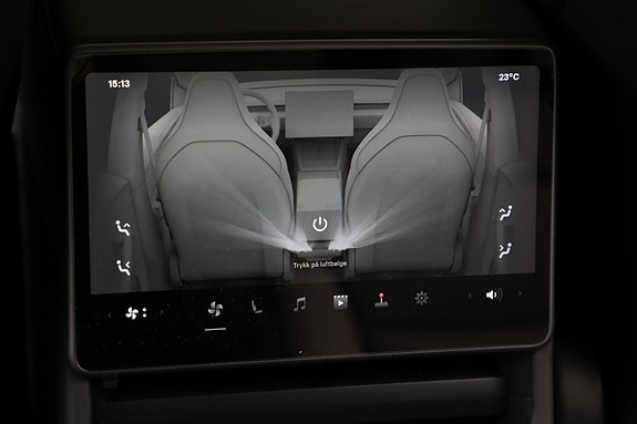 Tesla Model Y 24 of 30