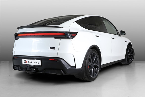 Tesla Model Y 4 of 30