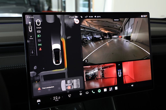 Tesla Model Y 23 of 30
