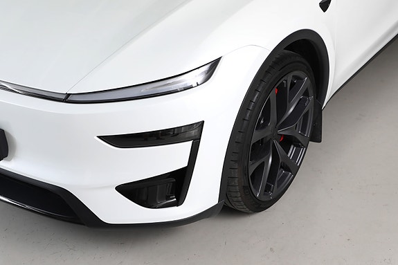 Tesla Model Y 12 of 30