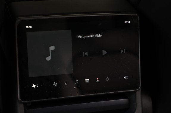 Tesla Model Y 26 of 30